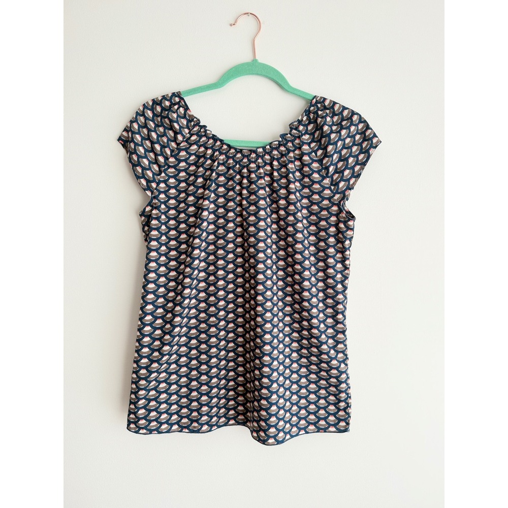 Gap Women Navy Blue Scallop Fan Print Cap Sleeve Gathered Scoop Blouse Size S